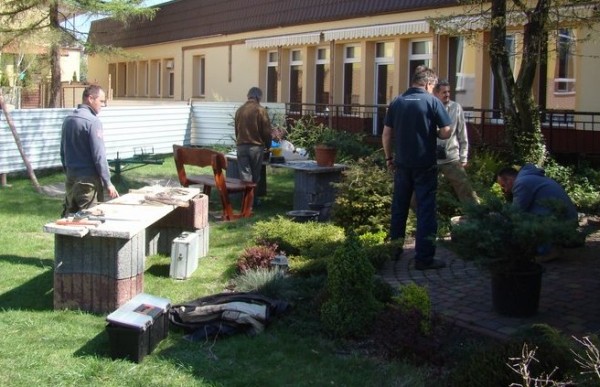 Juku 2009_1 kwie stanowiska do pracy.JPG