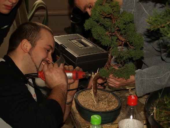 przepraszam za pomyÂłkĂŞ powyÂżej..Bolas z radoÂściÂą zafundowaÂł nam pokaz frezowania...